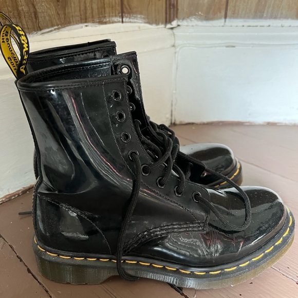 Dr. Martens Women's 7 - Picture 1 of 5